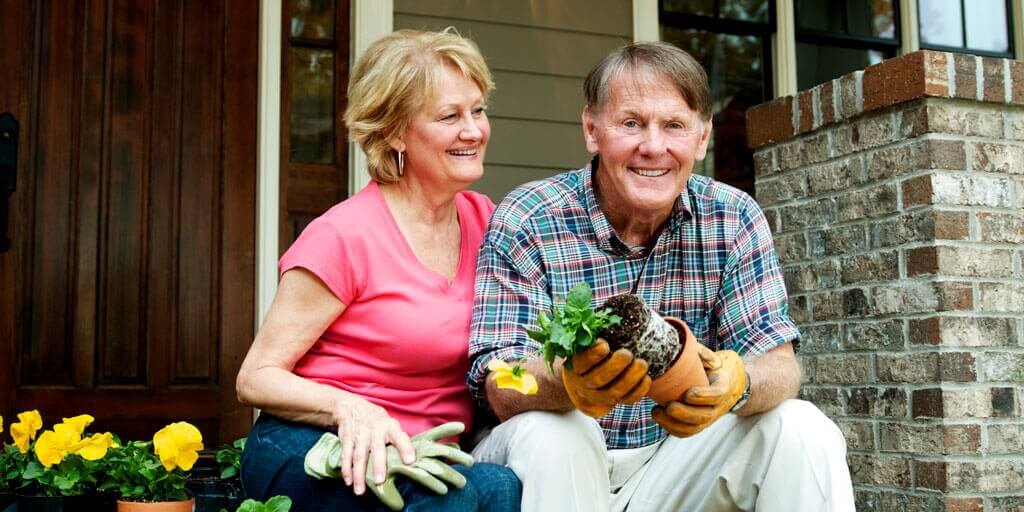 different-types-of-cataracts-1024x512 Senior couple without glasses planting outdoors